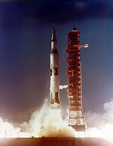 阿波羅四號從甘迺迪航太中心39號發射台升空，是第一個採用土星五號運載火箭的阿波羅任務