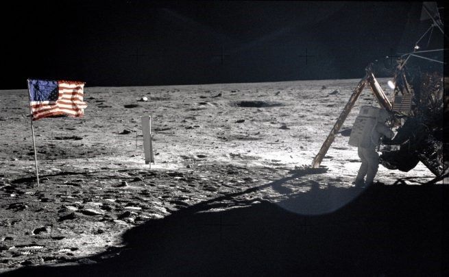 尼爾·阿姆斯壯在月球表面的唯一一張照片。圖片來源:NASA