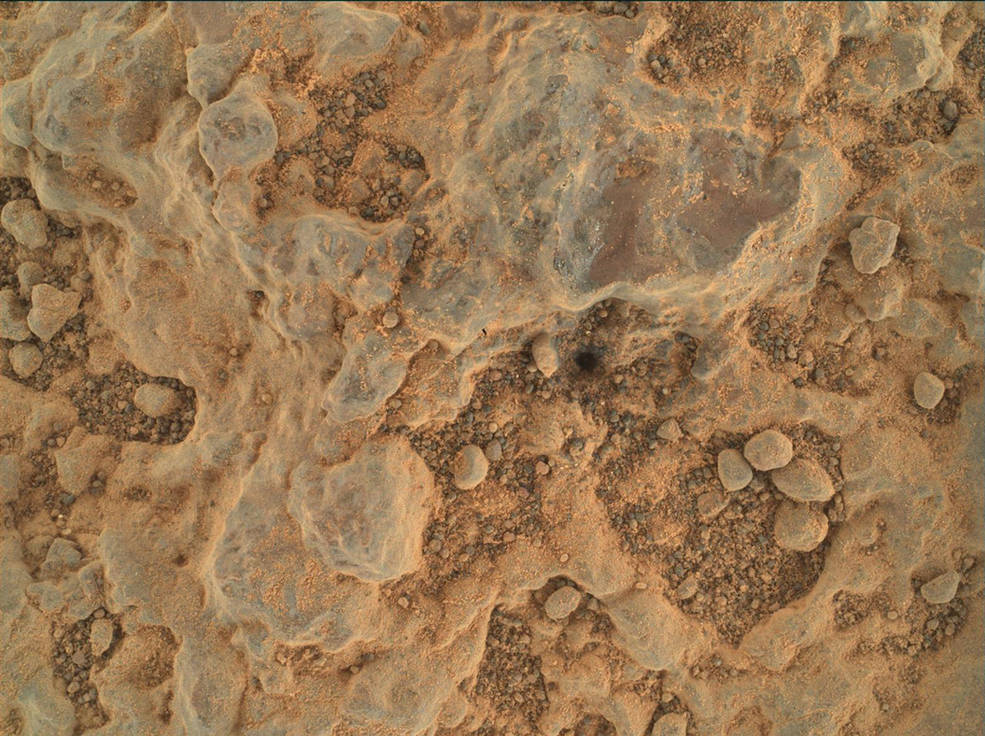 毅力號用它的沃森相機拍攝了這個外號為「福克斯」的岩石目標的特寫，它是探測器機械臂末端的 SHERLOC 儀器的一部分。這張照片拍攝於 2021 年 7 月 11 日，這是該任務的第 139 個火星日。