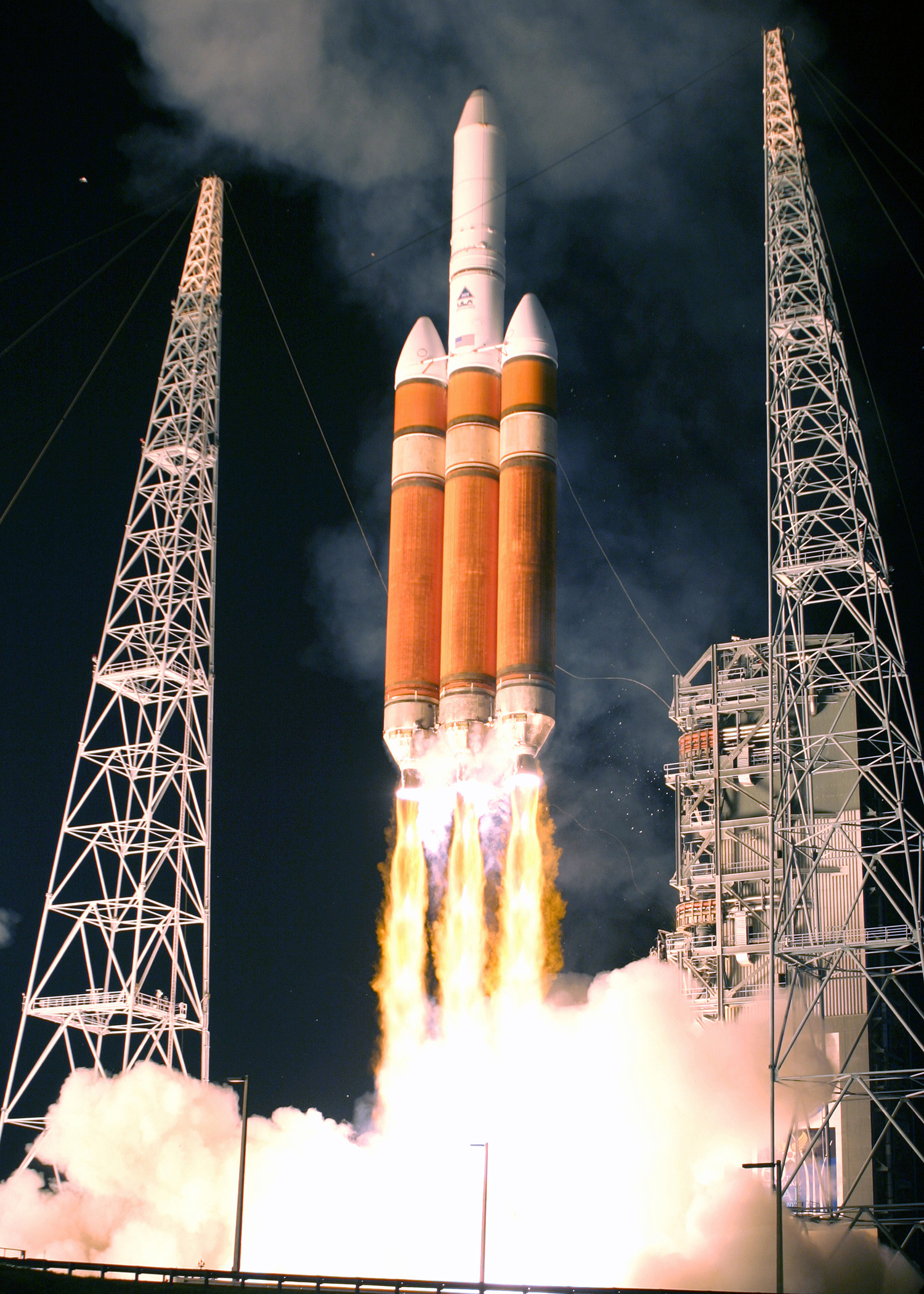 三角洲四號重型運載火箭於2007年在卡納維爾角空軍基地發射